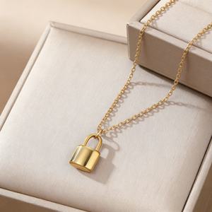 Collar de Acero Inoxidable 316L con Colgante de Corazón y Mariposa Chapado en Oro de 18K, Diseños de Joyería de Moda, Venta al por Mayor - Product Image 4