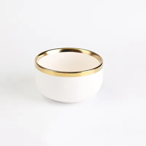 Service de table en céramique blanche mate avec bordure dorée nordique, bols et assiettes en porcelaine réutilisables avec couleurs et logo personnalisables - Product Image 6