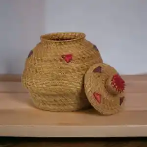 最优惠价格印度手工复古编织金草篮带盖多用途篮