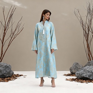 Robe Abaya en polyester de haute qualité avec strass thermocollants pour femmes musulmanes, dans des styles de mode personnalisés - Product Image 3