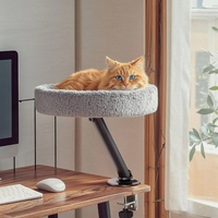 Lit pour chat à fixation sur bras de bureau avec structure métallique, perchoir rond texturé en textile monté sur bureau, hamac surélevé pour chat pour la maison