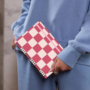 Diario di cancelleria per ufficio personalizzato A5 da donna graziosi quaderni scolastici <span class=keywords><strong>a</strong></span> scacchi rosa <span class=keywords><strong>a</strong></span> <span class=keywords><strong>spirale</strong></span> con fascia elastica - Product Image 5