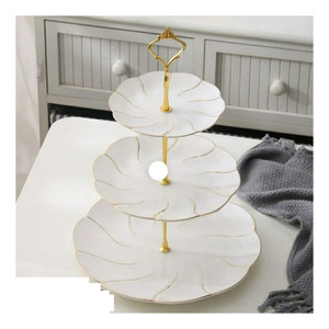 2025 Trending Design Support à gâteau martelé rond à 3 niveaux avec plateau à démangeaisons en acier inoxydable doré Article décoratif pour événement - Product Image 4