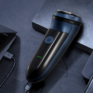 เครื่องโกนหนวดสามใบมีดสำหรับผู้ชาย ชาร์จผ่าน USB ดีไซน์ลอยตัวอเนกประสงค์ เหมาะสำหรับโกนหนวดเครา ใช้ในบ้าน โรงแรม ใบมีดสามชั้น - Product Image 4