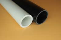 Poteau de délinéateur rond flexible en PVC de qualité supérieure avec diviseur de marques de couleurs assorties pour espaces extérieurs