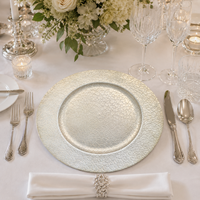 Assiettes de présentation en plastique texturé craquelé de 13 pouces, haut de gamme, personnalisables, modernes, luxueuses, réutilisables pour dîners, mariages, fêtes et événements