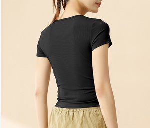 Haut de yoga côtelé pour femme, manches courtes, col rond, t-shirt d'entraînement ajusté, séchage rapide, extensible, pour le fitness - Product Image 4