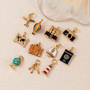 Souvenir de voyage |   Breloques en laiton plaqué or 18 carats pour la fabrication de bijoux |   Passeport, Moulin à vent, Vélo, Taxi, Valise, Pendentif tasse à thé - Product Image 3