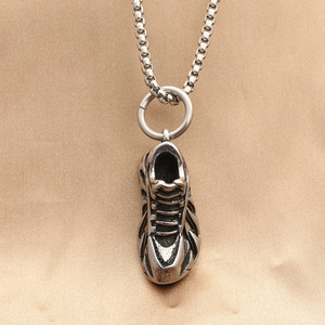 จี้รองเท้าผ้าใบสแตนเลสสตีลสำหรับผู้ชาย สไตล์เรโทร ลำลอง ของขวัญ 280372 - Product Image 2