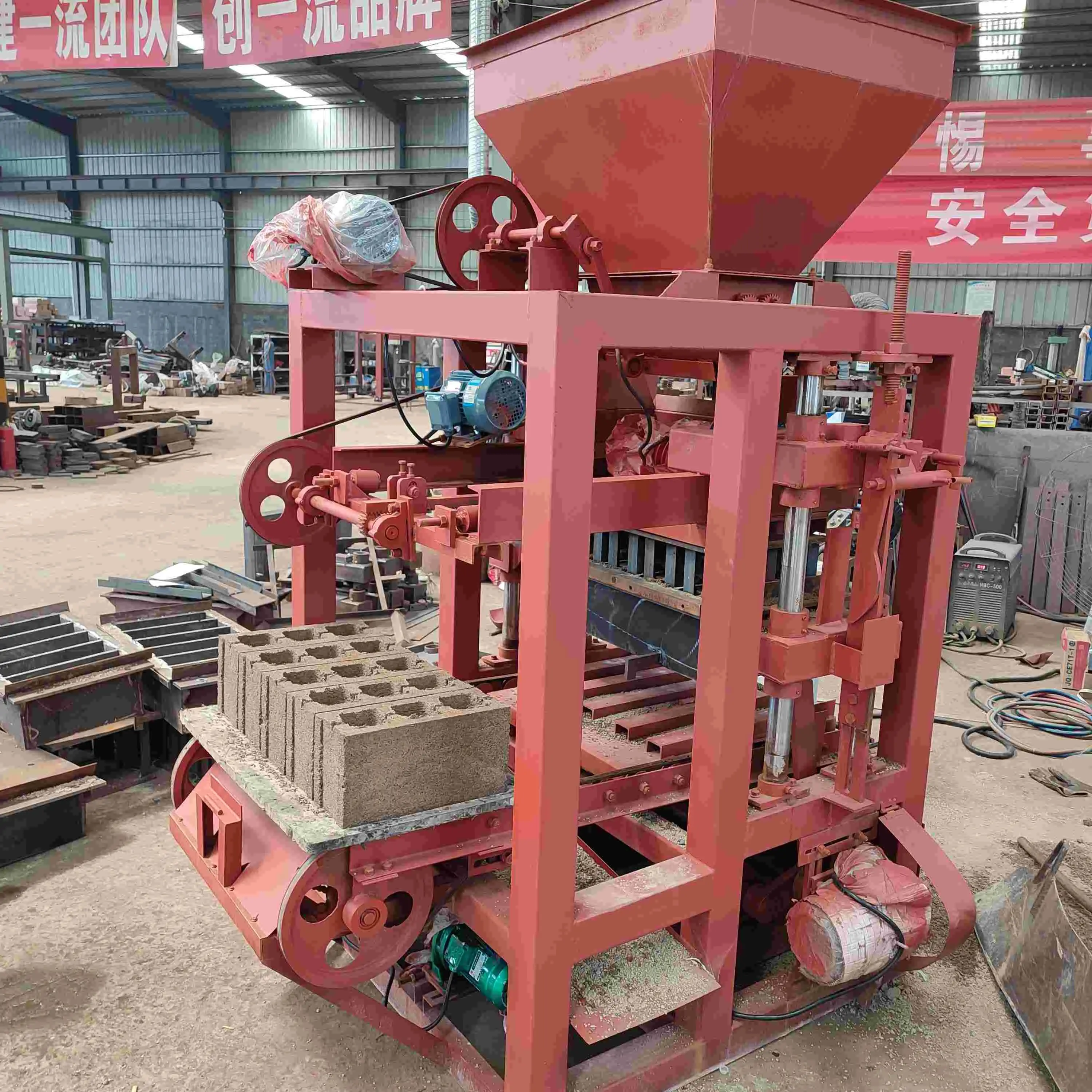 China Brick Machine Concrete Block Making Machinery Small Business Machine Ideas with Small Investment 2023