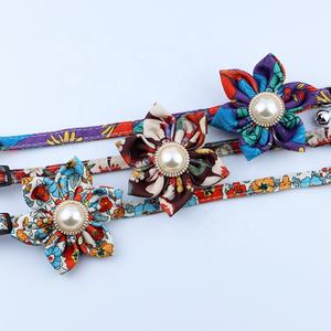 Minerva Factory Floral Print Pearl Décoration Amovible Fleur Sashy Bell Réglable Pet Chat Chiot Collier Ensemble Accessoires Pour Animaux De Compagnie - Product Image 1
