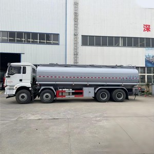 Camion-citerne SHACMAN H3000 8x4 25000L pour le transport de carburant diesel avec réservoir multi-compartiments et distributeur pour le transport de produits inflammables - Product Image 3