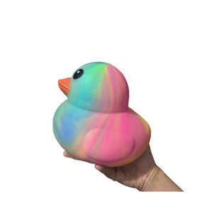 Peluche Canard Mignon et Coloré Populaire, Jouet Anti-Stress en Peluche Douce et Moelleuse, Grande Poupée Kawaii en Forme de Canard - Product Image 5