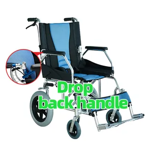 Cadeira de rodas manual dobrável de alumínio leve e portátil com apoio para os pés preço para deficientes e pacientes