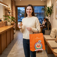 Sac en papier kraft recyclable de qualité alimentaire de luxe personnalisé avec poignées torsadées et impression flexographique pour l'emballage du café