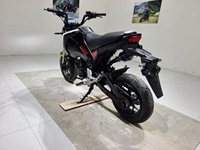 Petite moto à essence d'occasion Small Monkey avec moteur 125cc, moto de rue
