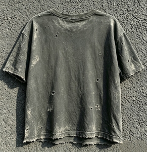 Camiseta Blanca Personalizada para Hombre, Impresión DTG, Algodón Lavado Vintage de 220 Gramos, Manga Corta, Desgastada y Rota - Product Image 3
