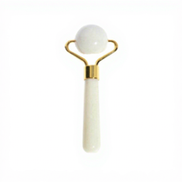 Bâtonnet de massage oculaire portable en jade naturel poli fait main, rouleau facial en cristal lisse Liaoning pour l'absorption du sérum