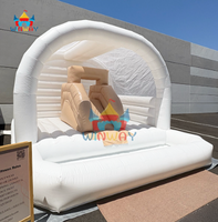 Château gonflable minimaliste blanc et beige, élégant château de saut pour enfants, équipement de divertissement intérieur et extérieur