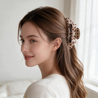 Nouvelles pinces à cheveux papillon en acrylique à pois, pinces requin rayées tendance et haut de gamme, pinces à cheveux personnalisées de haute qualité pour femmes