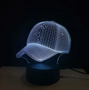 Pallacanestro personalizzata LED Night Light 3D Illusion cappello da baseball lampada da tavolo in acrilico per la decorazione della stanza luce della camera da letto