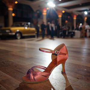 Scarpe classiche da ballo cubano Salsa latina per donna viola e marrone chiaro satinato in materiale 7.3cm tacco morbido Sole fatto a mano - Product Image 5