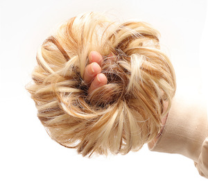 Vente en gros <span class=keywords><strong>Chignon</strong></span> synthétique bouclé <span class=keywords><strong>Chignon</strong></span> <span class=keywords><strong>Postiche</strong></span> Chouchou Extension de cheveux en forme de beignet Utilisation de <span class=keywords><strong>mariage</strong></span> - Product Image 3