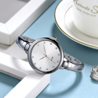 Montres à quartz de luxe ODM OEM, bracelet en acier inoxydable Seiko, cadran en verre, affichage simple à aiguilles, résistant à l'eau