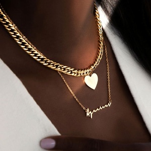 Collier tendance de luxe personnalisé avec pendentif cœur, chaîne gourmette, plaqué or 18 carats, en acier inoxydable pour femme - Product Image 4