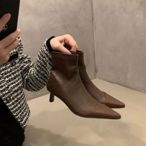 Bottines à bout pointu pour femmes, nouvelle collection, talon bas, chaussures en cuir souple tendance, qualité supérieure, bottes décontractées pour la marche - Product Image 2