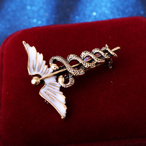 Nuevos broches para mujer, broche de alas de ángel con diseño de caballo, broches con forma de serpiente doble, broche para enfermeras, médicos, hombres y mujeres - Product Image 6