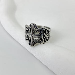 Bague tendance littéraire rétro pour homme EManco, motif classique européen, personnalisée, en acier inoxydable électro-plaqué, hiver 2024 - Product Image 3