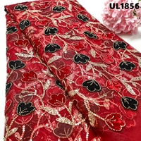 Tissu en dentelle de velours perlé populaire en Bolivie, dentelle florale en velours lourdement perlée à la main pour la confection de robes de soirée et de mariée