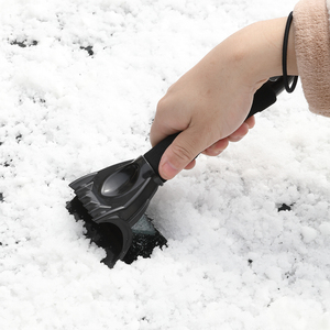 Raspador de Hielo Resistente con Mango Ergonómico, Herramienta para Remover Nieve y Hielo para Limpieza de Vehículos en Invierno - Product Image 3