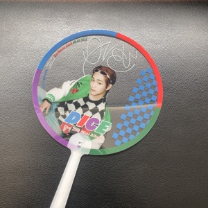 Grand éventail à main en plastique imprimé kpop personnalisé - Product Image 5