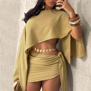 Elegante conjunto de dos piezas para mujer, top corto holgado de un solo hombro con manga acampanada y falda, ideal para el verano. - Product Image 2