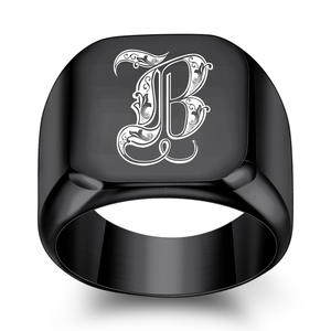 Anillos Cuadrados de Acero Inoxidable con Grabado Láser de 26 Iniciales Inglesas, Estilo Punk Minimalista Negro de 18MM, para Hombre, Venta al Por Mayor - Product Image 4