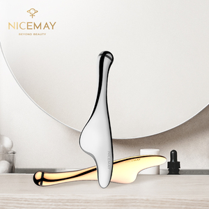 Outil de thérapie par microcourant et Gua Sha qui favorise la circulation, réduit les gonflements pour un visage sculpté - Product Image 2