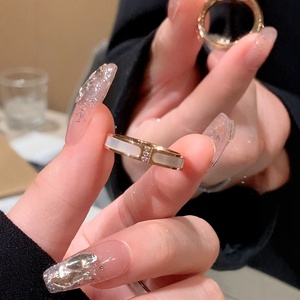 แหวนเคลือบเพชรลายมุกน้ำมันหยด ดีไซน์เฉพาะสำหรับผู้หญิง สไตล์หรูหราเบาๆ แฟชั่นทันสมัย วัสดุแก้ว ไม่ซีดจาง - Product Image 1