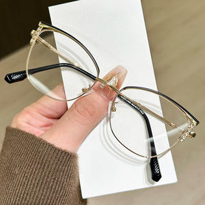 Nouvelles Montures de Lunettes Tendance en Métal Incrusté de Diamants pour Femme, Verres Photochromiques Anti-Lumière Bleue au Style affirmé - Product Image 1