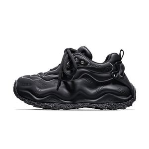 รองเท้าผ้าใบผู้ชายสไตล์คลาสสิก ล้ำสมัย ทรงสปอร์ต พื้นหนา น้ำหนักเบา ระบายอากาศได้ดี เพิ่มความสูง สวมใส่สบาย เหมาะสำหรับฤดูใบไม้ผลิ - Product Image 1