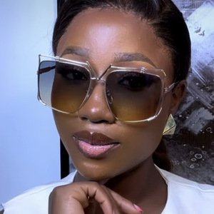 แว่นกันแดดแฟชั่นสไตล์อินเทอร์เน็ตเซเลบริตี้ยุโรปอเมริกันรุ่นใหม่ปี 2025 กรอบโลหะแบบโปร่งทรงไม่สมมาตรพร้อมเลนส์ป้องกันรังสียูวี 400 - Product Image 2