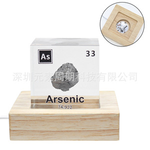 Cubo de Arsénico de 5 cm en Acrílico con Base de Madera, Decoración Científica Coleccionable - Product Image 2