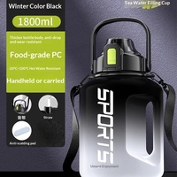 Grote capaciteit sportwaterfles, direct drinkbaar, plastic, gym, fitness, outdoor, draagbare waterfles met riem en thee-infuser
