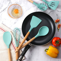 Accessoires de cuisine résistants à la chaleur ustensiles de cuisine antiadhésifs manche en bois de qualité alimentaire spatule ensemble de cuillères en Silicone