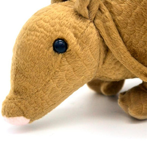 Peluche de armadillo realista con textura marrón, animal de peluche para la educación sobre la vida silvestre - Product Image 4