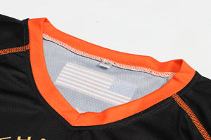 Jersey de Ciclismo MTB Personalizable por Sublimación, Antiarrugas, Negro y Naranja, Tres Cuartos, Tejido Transpirable con Rejilla para Paseos por Senderos Rocosos - Product Image 3
