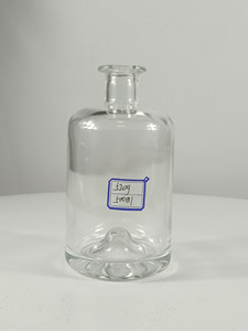 Fournisseur d'usine, bouteille en <span class=keywords><strong>verre</strong></span> transparente personnalisée de 500 ml, 375 ml, bouteille en <span class=keywords><strong>verre</strong></span> pour <span class=keywords><strong>vodka</strong></span> Absolute de 500 ml avec bouchon à vis JSZL-204 - Product Image 1