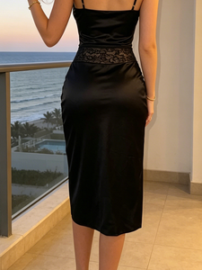 Jupe midi élégante noire en satin et dentelle pour femme - Jupe moulante taille haute avec ourlet évasé - Product Image 3