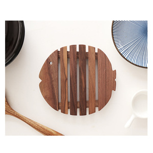Solid Wood Fish Shape <b>Table</b> Mat Black Walnut Beech Wood <b>Folding</b> Heat Insulating Mat For Kitchen <b>Dining</b> - Product Image 4